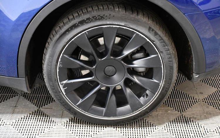 TESLA MODEL Y LONG RANGE 4M BLEU GC-647-ZP