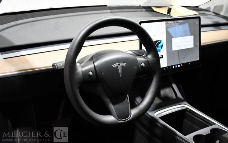 TESLA MODEL Y LONG RANGE 4M BLEU GC-647-ZP