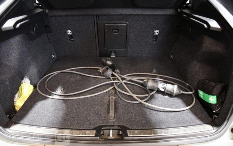 VOLVO C40 FIRST EDITION VERT GD-352-XM