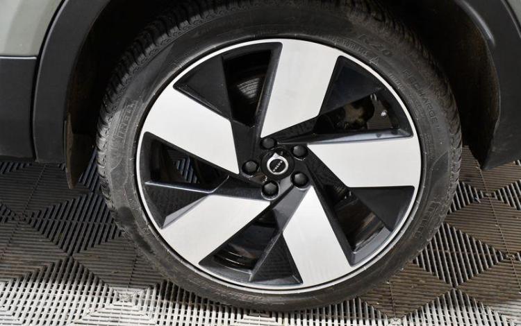 VOLVO C40 FIRST EDITION VERT GD-352-XM