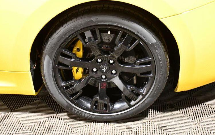 MASERATI GRANTURISMO 4,7 L V8 MC STRADALE JAUNE GE-345-CN