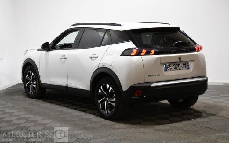 PEUGEOT e-2008 ALLURE PACK BLANC GE-870-JX