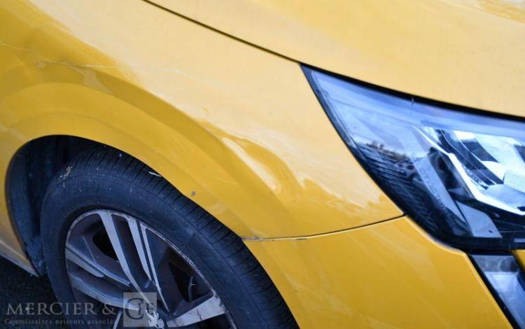 PEUGEOT 208 A,E ALLURE 1,5 BLUEHDI 100 S&S vente à pro uniquement depedalage obligatoire JAUNE GF-261-EK