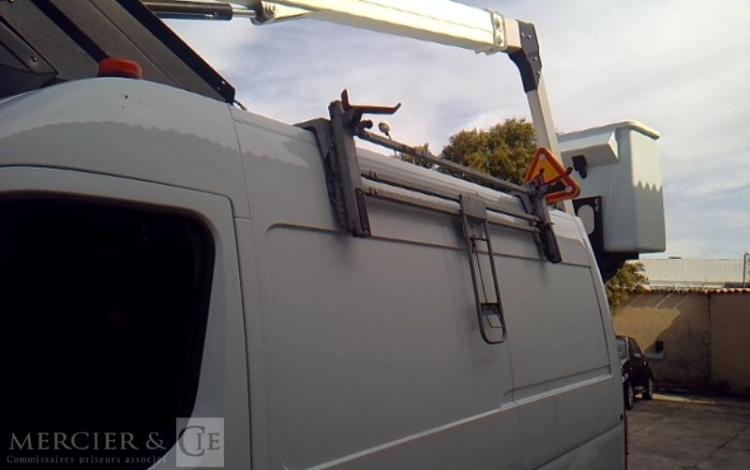 RENAULT MASTER NACELLE SUR VL 12M KLUBB KL32 181H BLANC GG-202-TV