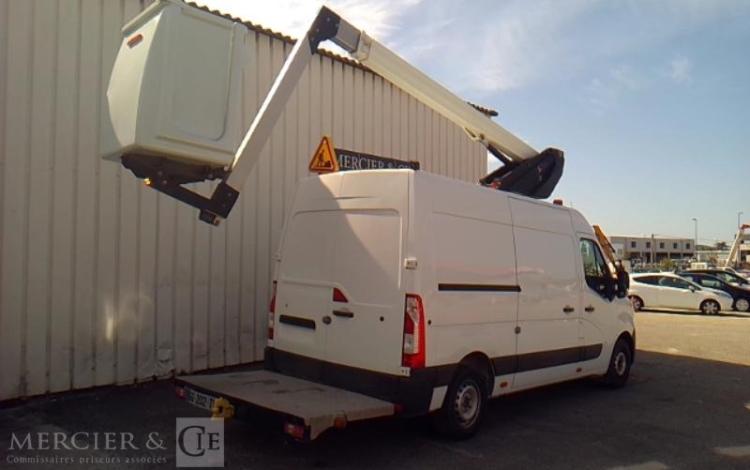 RENAULT MASTER NACELLE SUR VL 12M KLUBB KL32 181H BLANC GG-202-TV
