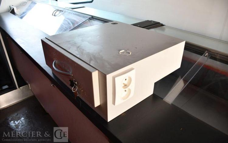 RENAULT CAMION MAGASIN  EUROMAG HELIOSTAR PANO 6m7 SUR BASE RENAULT 2.3 BLUEDCI 145ch BLANC GG-271-ZM