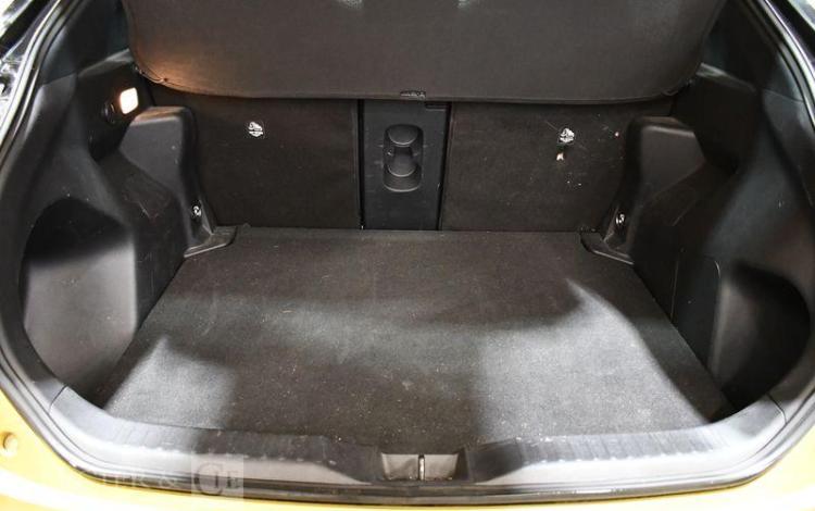 TOYOTA YARIS CROSS OR GG-521-CB