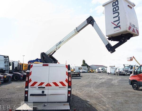 RENAULT TRAFIC AVEC NACELLE KLUBB/KL21B – 9M – DIESEL – 659 HEURES – 99031 KMS BLANC GG-759-DD