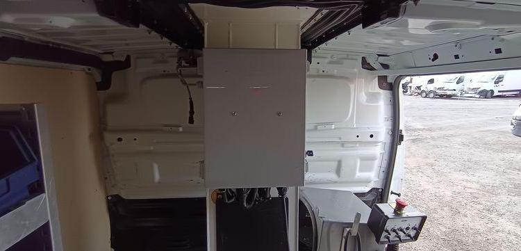 RENAULT TRAFIC AVEC NACELLE KLUBB/KL21B – 9M – DIESEL – 659 HEURES – 99031 KMS BLANC GG-759-DD