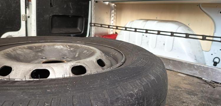 RENAULT TRAFIC AVEC NACELLE KLUBB/KL21B – 9M – DIESEL – 659 HEURES – 99031 KMS BLANC GG-759-DD