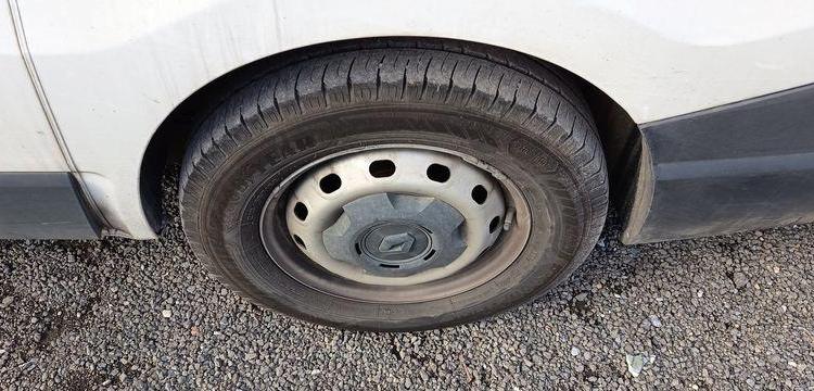 RENAULT TRAFIC AVEC NACELLE KLUBB/KL21B – 9M – DIESEL – 659 HEURES – 99031 KMS BLANC GG-759-DD