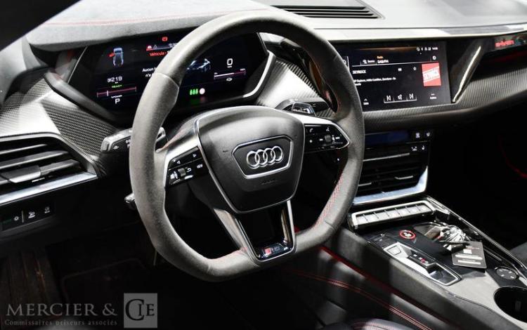 AUDI RS E-TRON GT NOIR GG-858-BM