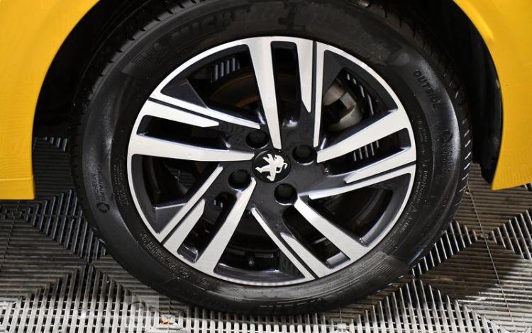 PEUGEOT 208 A,E BLUEHDI ALLURE JAUNE GH-796-HQ