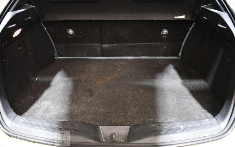 TOYOTA C-HR 2.0 HSD 184H 150 HYBRID 1.4KWH DYNAMIC BUSINESS 4X2 E-CVT BVA BLANC GJ-241-BK