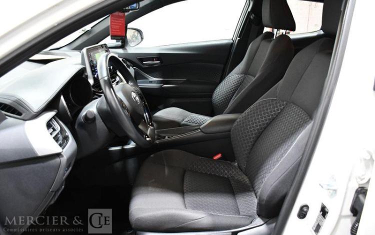 TOYOTA C-HR 2.0 HSD 184H 150 HYBRID 1.4KWH DYNAMIC BUSINESS 4X2 E-CVT BVA BLANC GJ-241-BK