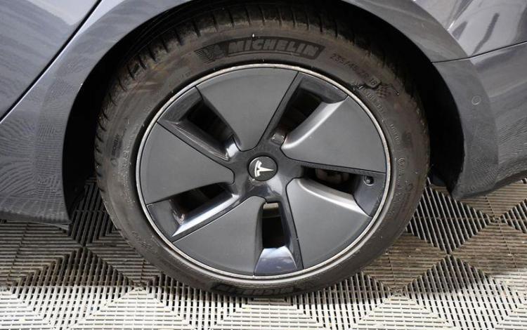 TESLA MODEL 3 PROPULSION GRIS GJ-338-MW