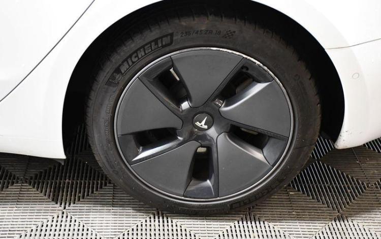 TESLA MODEL 3 BLANC GJ-668-LB