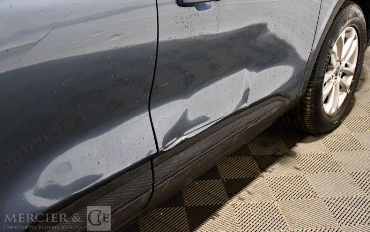 FORD KUGA BLEU GK-121-TT