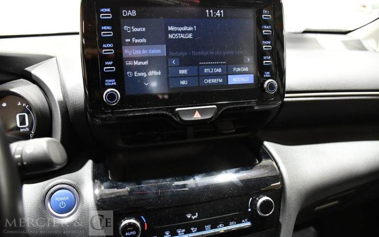 TOYOTA YARIS CROSS BLANC GK-643-VZ