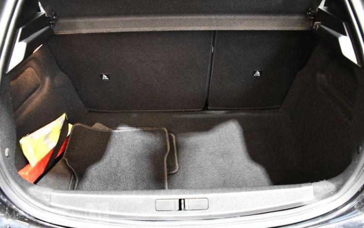 PEUGEOT 208 LIKE PURE TECH 75 S&S NOIR GL-286-YM