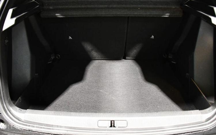 PEUGEOT 2008 ACTIVE PACK PURE TECH GRIS GL-702-LL