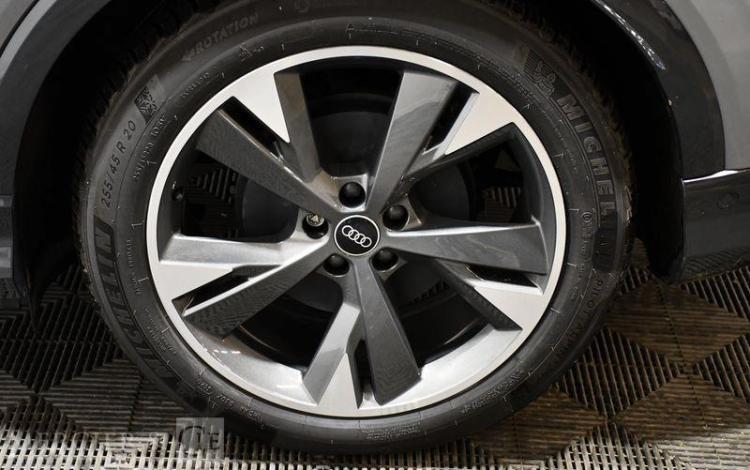 AUDI Q4 GRIS GL-882-XJ