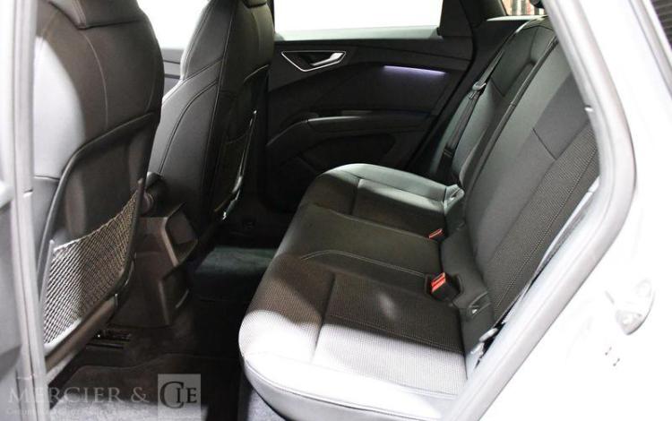 AUDI Q4 GRIS GL-882-XJ