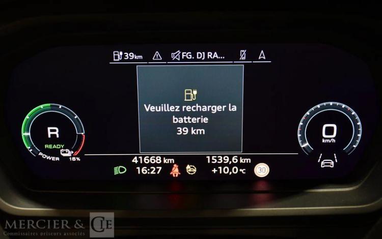 AUDI Q4 GRIS GL-882-XJ