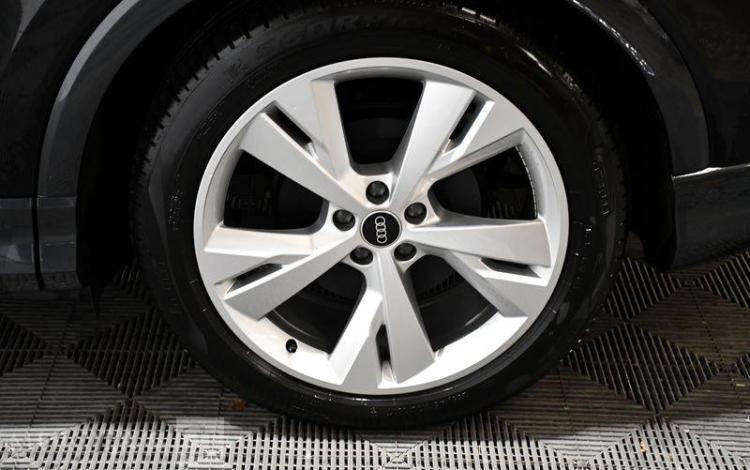 AUDI Q4 NOIR GM-687-ZY