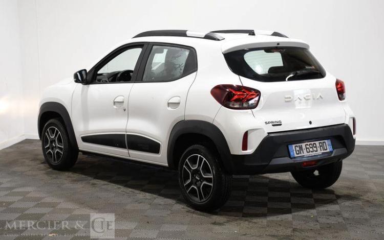 DACIA SPRING ESSENTIAL BLANC GM-699-RD