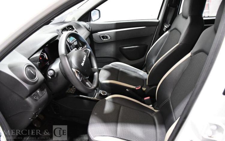 DACIA SPRING ESSENTIAL BLANC GM-699-RD