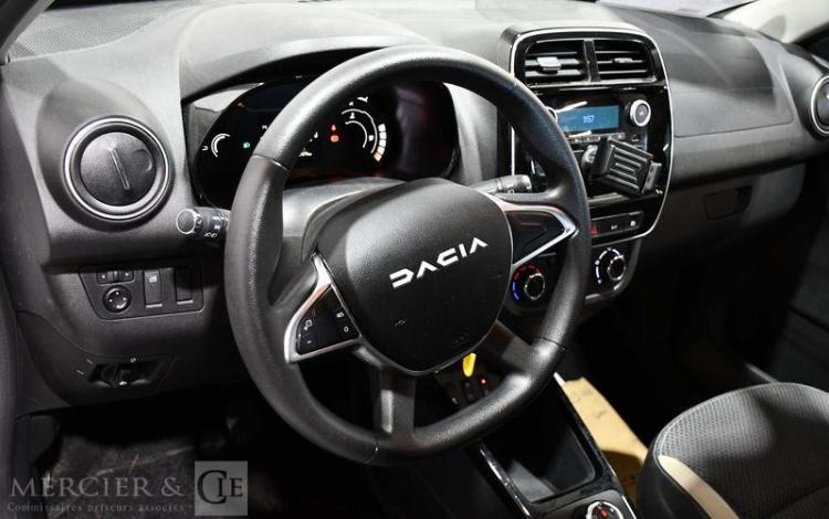 DACIA SPRING ESSENTIAL BLANC GM-699-RD