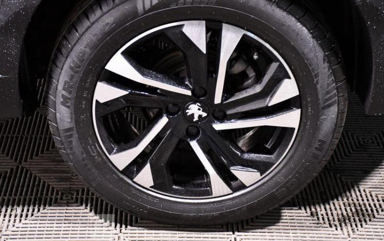 PEUGEOT 2008 ALLURE PACK 1,2 PURE TECH 130 S&S ORA GN-243-PL