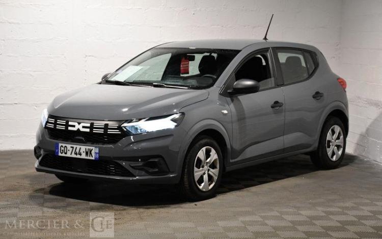 DACIA SANDERO ESSENTIAL ECO-G 100 GRIS GQ-744-WK