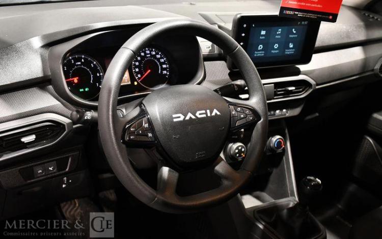 DACIA SANDERO ESSENTIAL ECO-G 100 GRIS GQ-744-WK