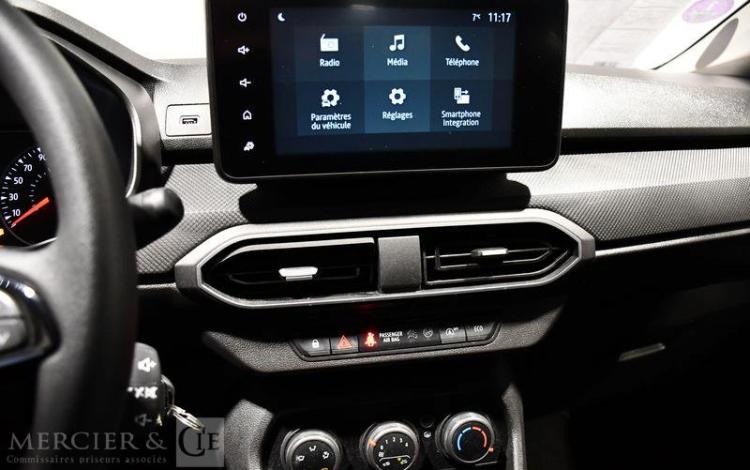 DACIA SANDERO ESSENTIAL ECO-G 100 GRIS GQ-744-WK