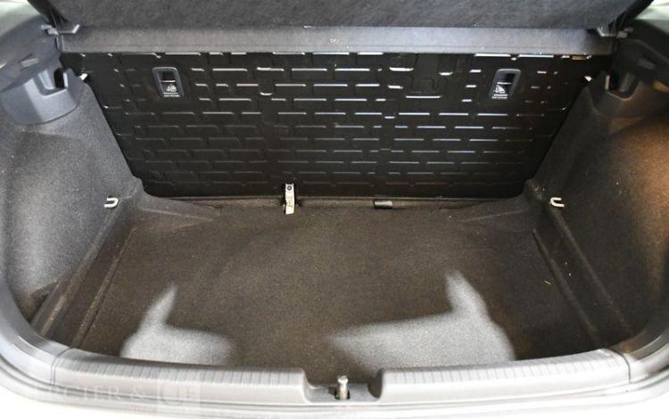 VOLKSWAGEN POLO GRIS GR-470-HK