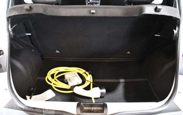 DACIA SPRING ESSENTIAL BLANC GR-801-CN