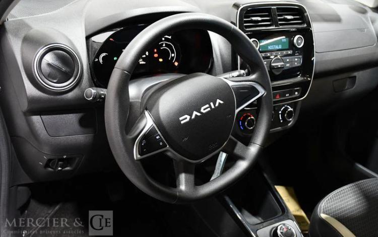 DACIA SPRING ESSENTIAL BLANC GR-801-CN