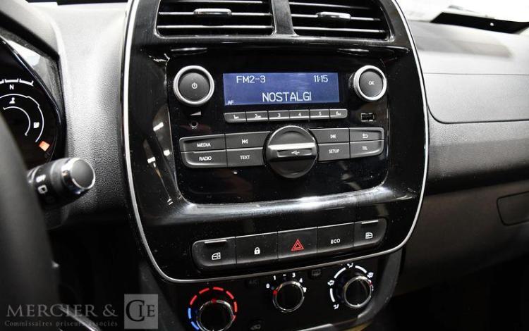 DACIA SPRING ESSENTIAL BLANC GR-801-CN