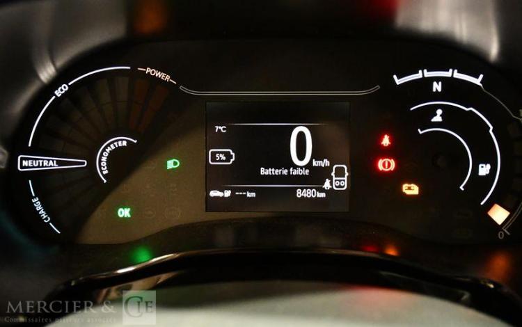 DACIA SPRING ESSENTIAL BLANC GR-801-CN