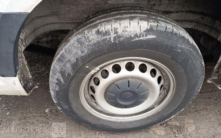 VOLKSWAGEN CRAFTER L4  GS-640-KQ