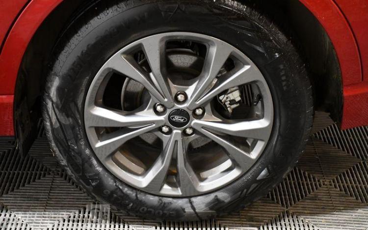 FORD KUGA ROUGE GV-726-VJ