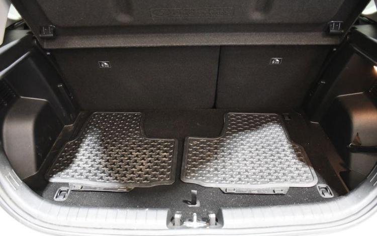 HYUNDAI I20 INTUITIVE BLANC GX-093-RW