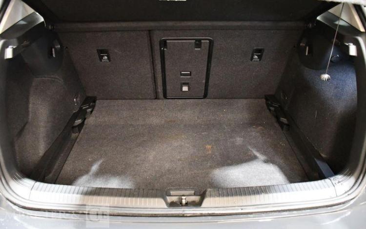 VOLKSWAGEN GOLF 8 GRIS GY-331-HN