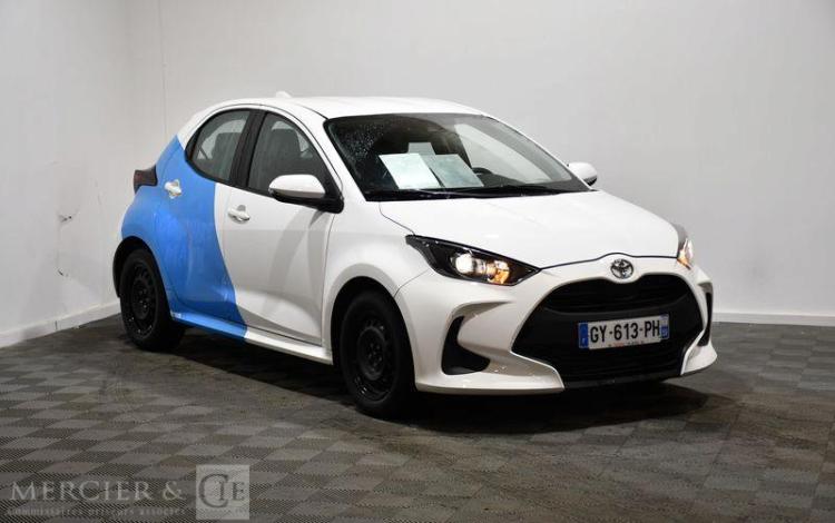 TOYOTA YARIS A,E 1.5 VVTIE 125 DYNAMIC BLANC/BLEU GY-613-PH
