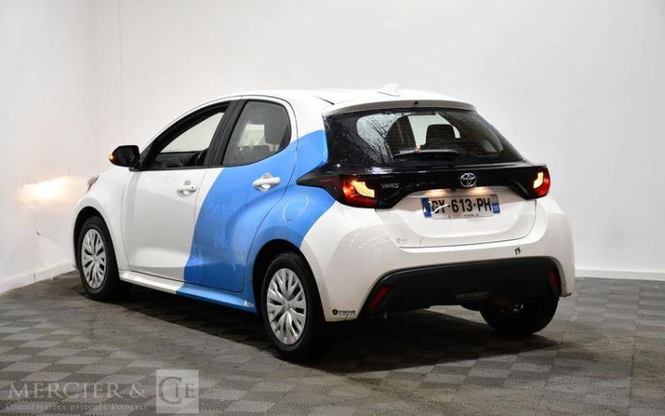 TOYOTA YARIS A,E 1.5 VVTIE 125 DYNAMIC BLANC/BLEU GY-613-PH