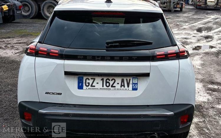 PEUGEOT 2008 PURETECH 100 ALLURE  GZ-162-AV