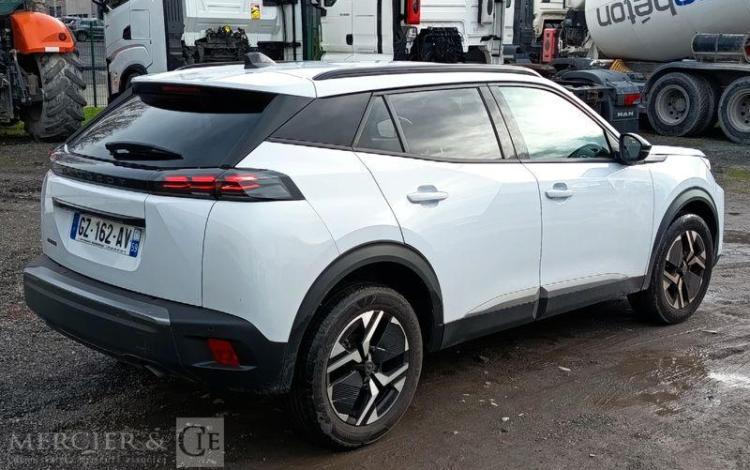 PEUGEOT 2008 PURETECH 100 ALLURE  GZ-162-AV