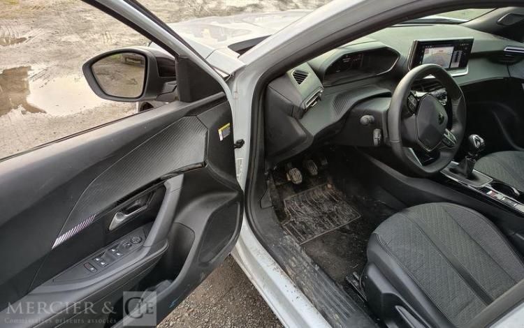 PEUGEOT 2008 PURETECH 100 ALLURE  GZ-162-AV